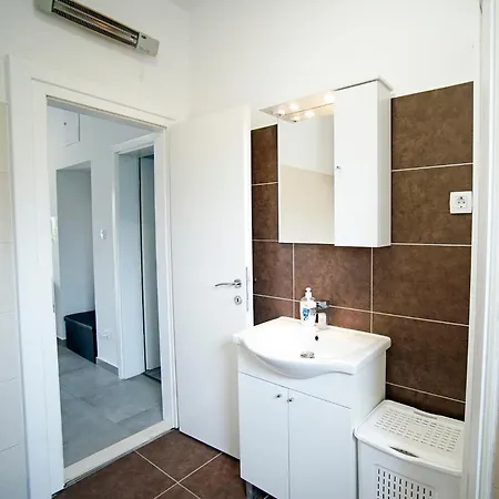House - Sarah Apartment